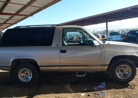 1999 Chevrolet Tahoe из США, поврежденный, VIN 3GNEC18R8XG231053